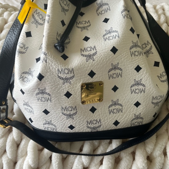 MCM blue and white viestos bucket bag just reduced 100$ - Picture 3 of 7